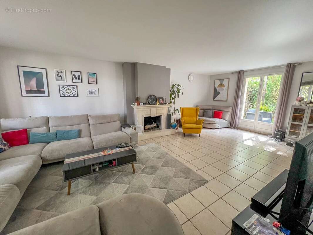 Maison à LE MESNIL-SAINT-DENIS