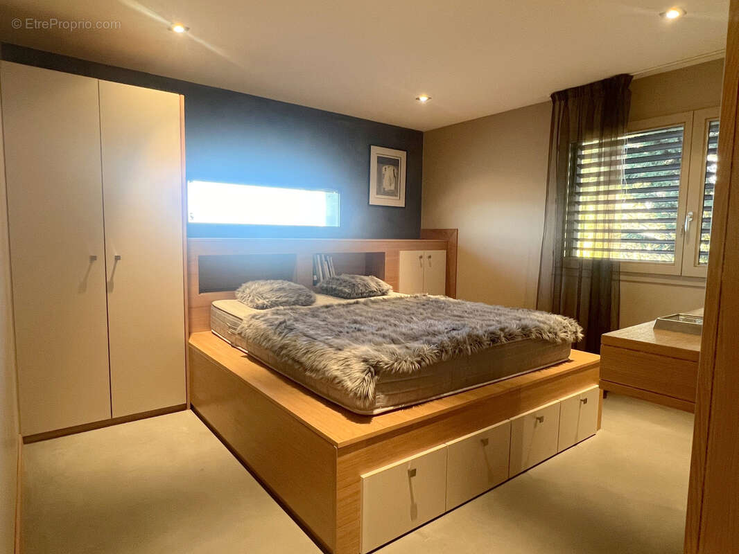 Maison à COLLONGES-SOUS-SALEVE