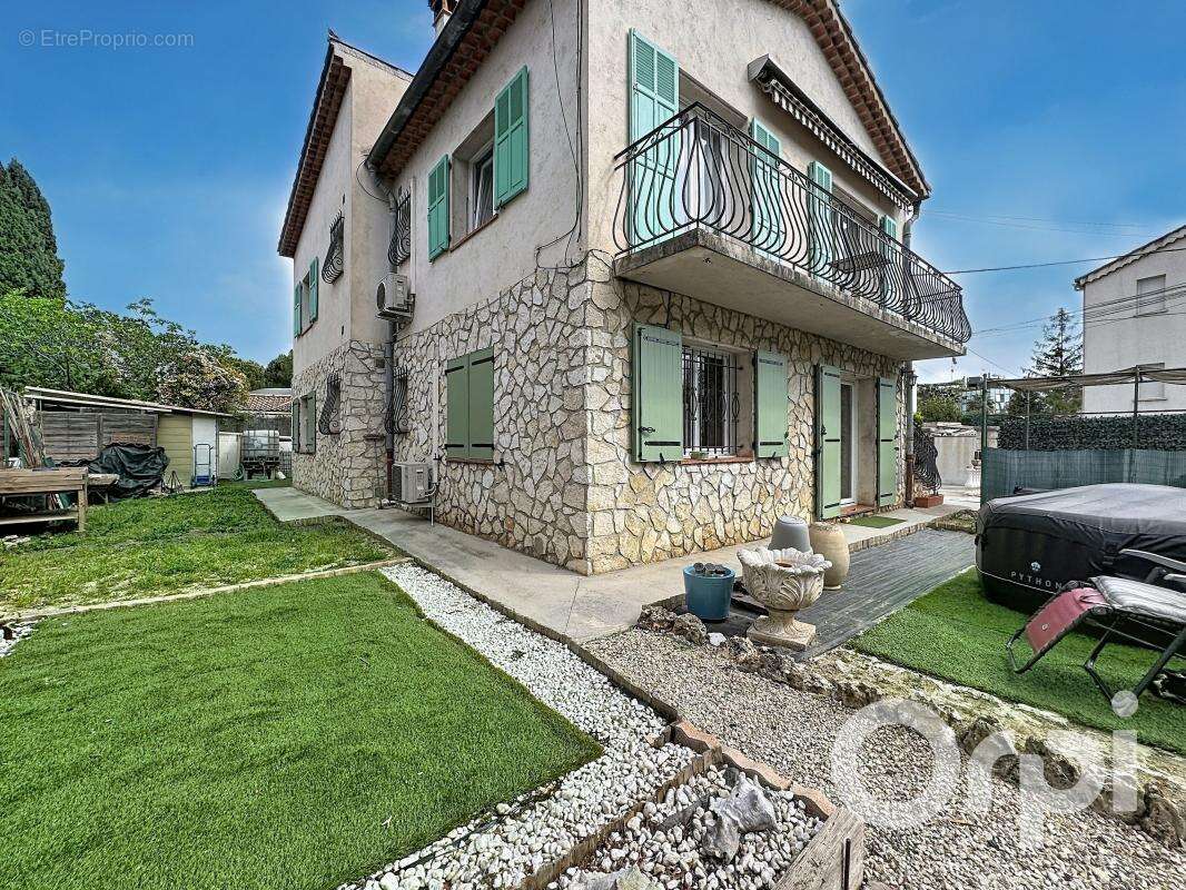 Maison individuelle 6 pièces 169 m² (2 appartements) - Jardin - Terrasse - Parking - - photo 6