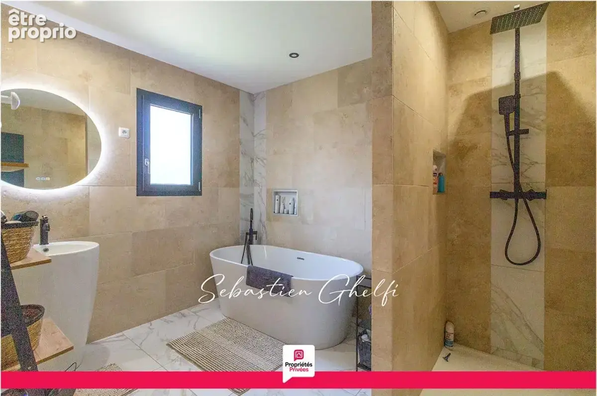 belle maison de plain-pied avec 3 chambres-cellier-grand garage-beau terrain - photo 15