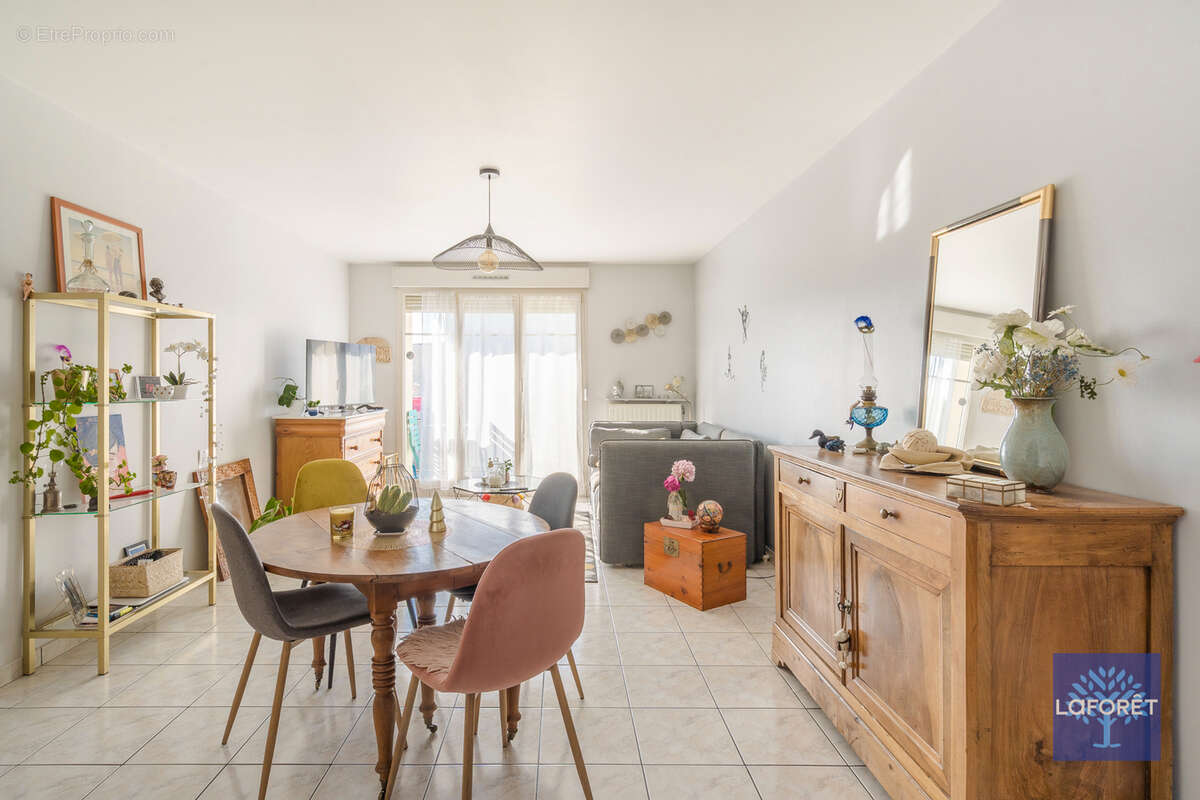 Appartement à LES PAVILLONS-SOUS-BOIS