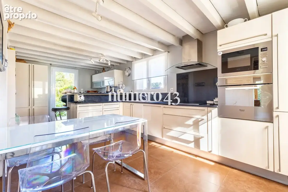 Maison 8 pièces 209 m² à vendre à Saint-Medard-En-Jalles (33160) - photo 4