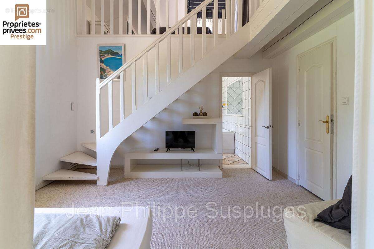 Maison à SAINT-CYR-SUR-MER