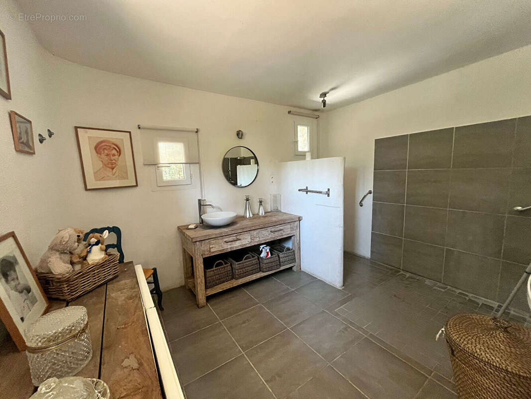 Maison ancienne en pierre  avec terrain de  de 2000 m² dans un hameau, région GRIGNAN. - photo 14