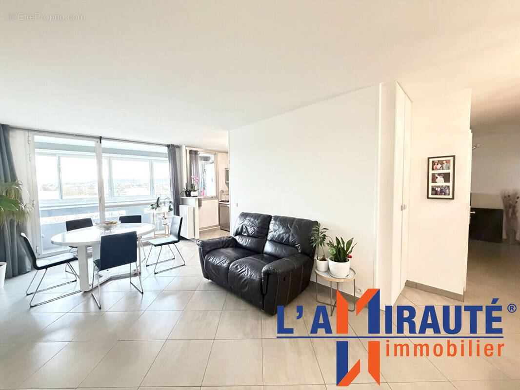 Appartement à SARTROUVILLE