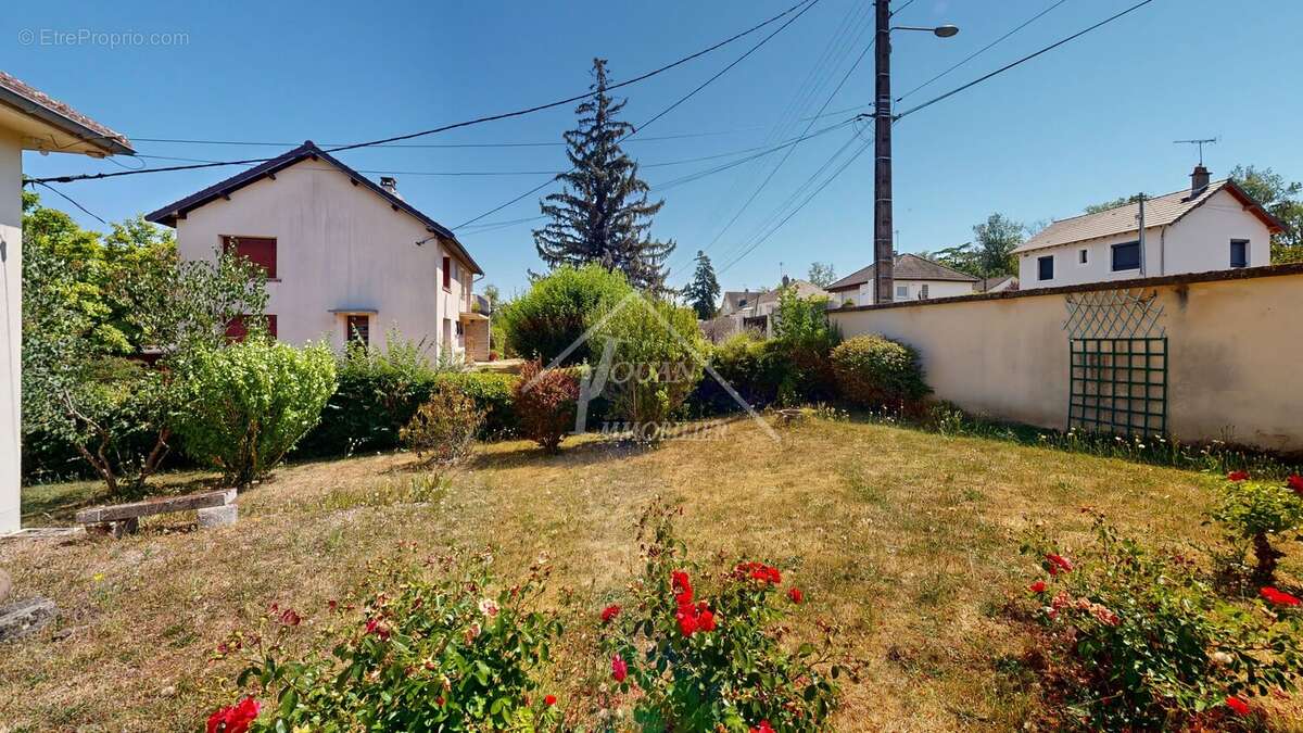 Pavillon de plain-pied sur sous-sol avec 1 300 m² de terrain à Bourbon-l'Archambault - photo 2