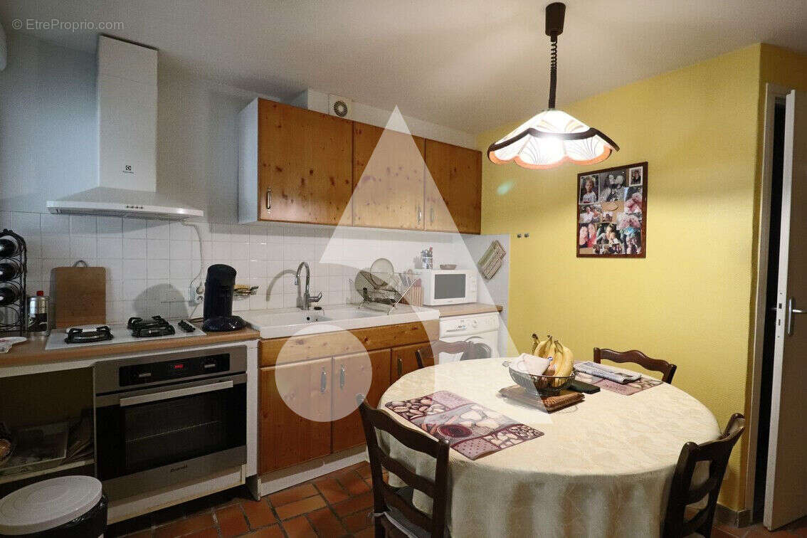 Appartement à NEYRON