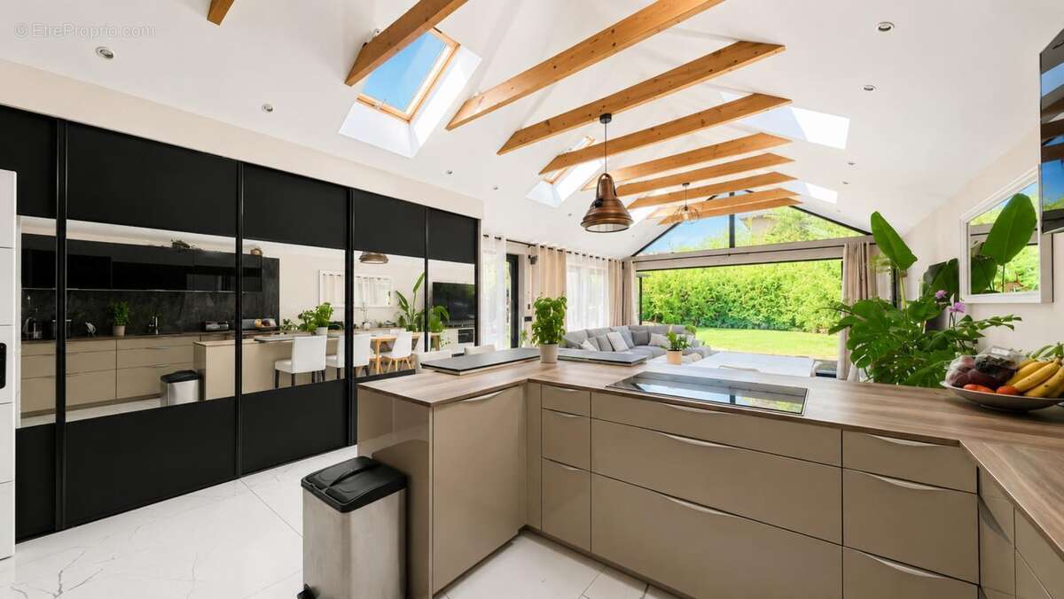 Maison 120 m² à Saint-Maur-Des-Fosses  - photo 2