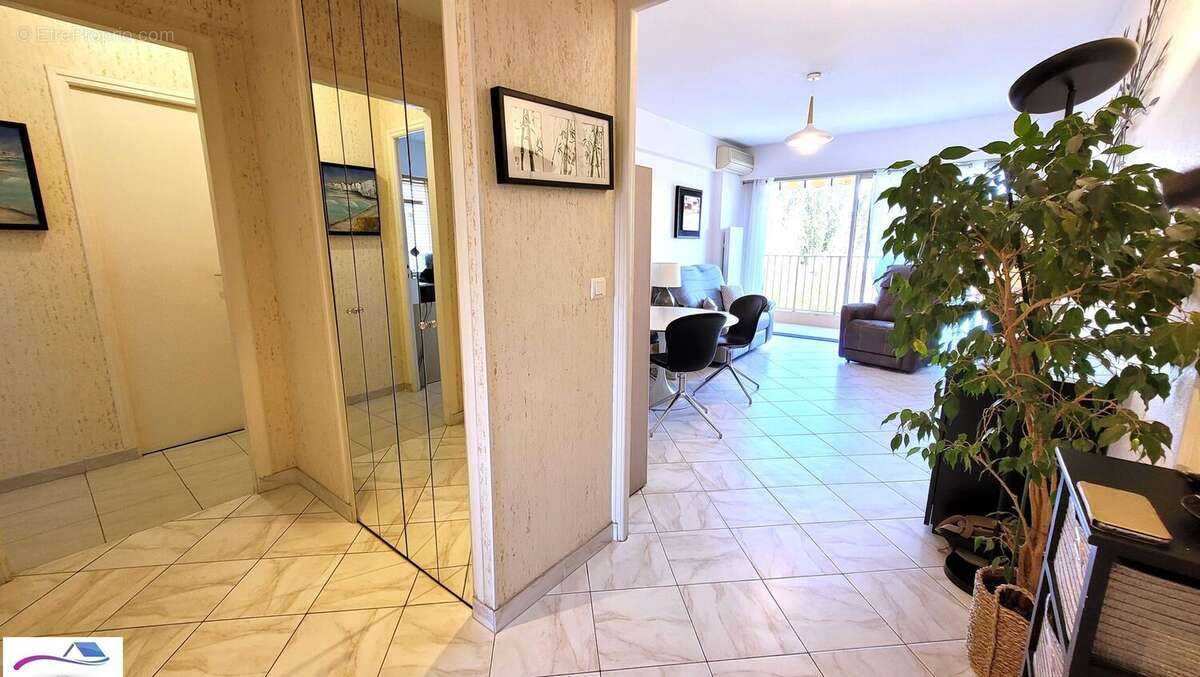 Appartement à MANDELIEU-LA-NAPOULE