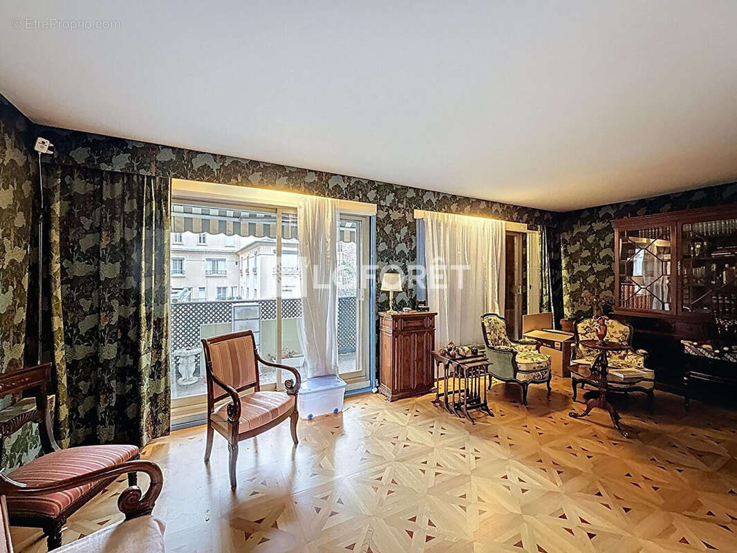 Appartement à PARIS-16E