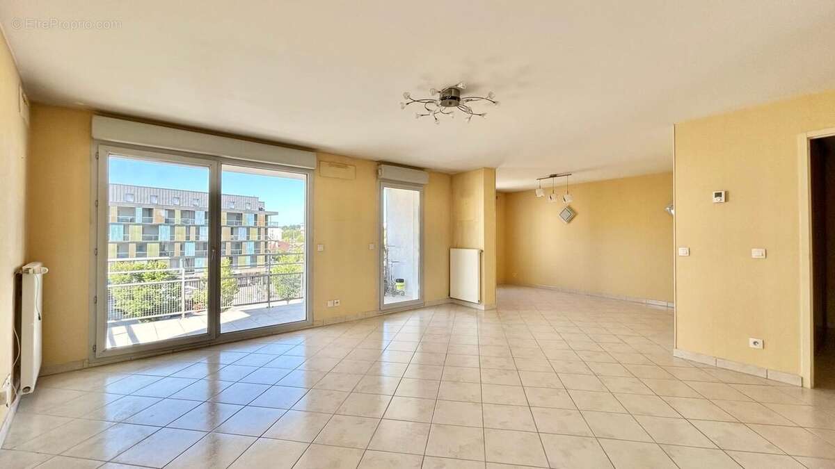Appartement 84 m² à Meythet  - photo 2
