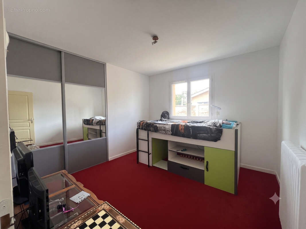Maison de plain-pied 130m2 - Piscine - double garage - grand terrain à 30 min de Bordeaux. - photo 7