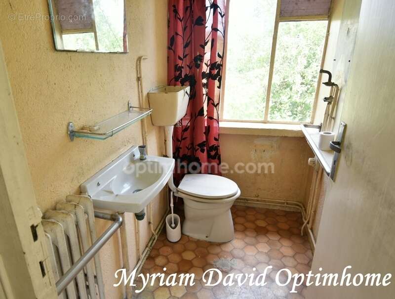 Maison à rénover de 107 m² avec jardin et garage – Proche centre-ville de Rostrenen - photo 9