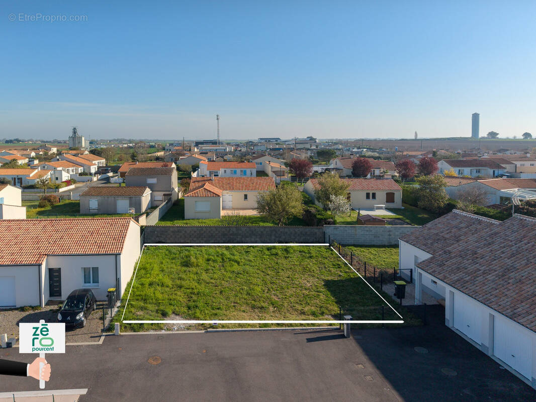 Terrain à ANGLES