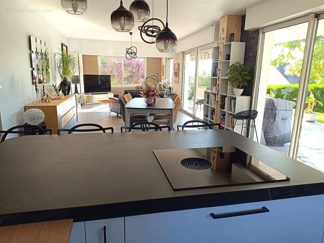 Maison à CREUZIER-LE-VIEUX