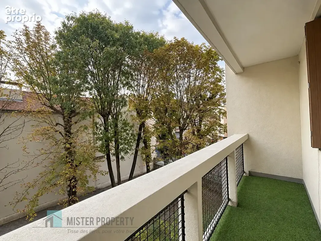 Rueil Malmaison / 4 pièce(s) 80,51 m2 - Centre ville / Parking - Cave - Balcon - photo 2