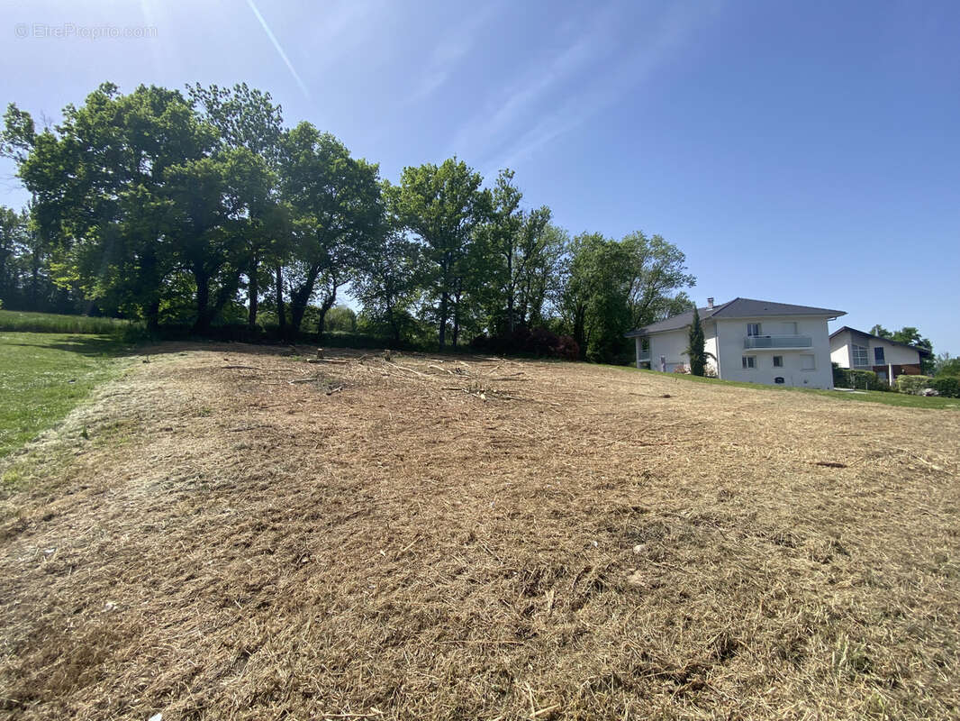 Terrain à VETRAZ-MONTHOUX