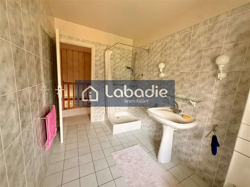 Maison en pierres avec dépendances à 10km de Vire - photo 12