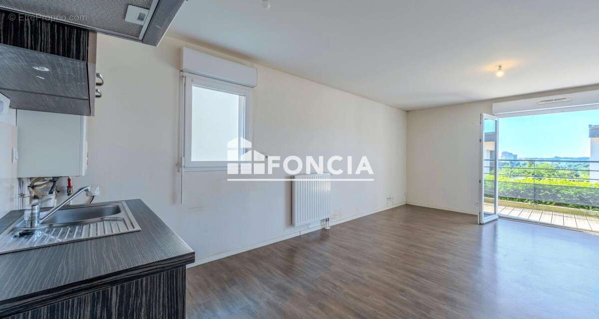 BOHARS - Appartement T4 avec place de parking dans résidence récente - photo 7