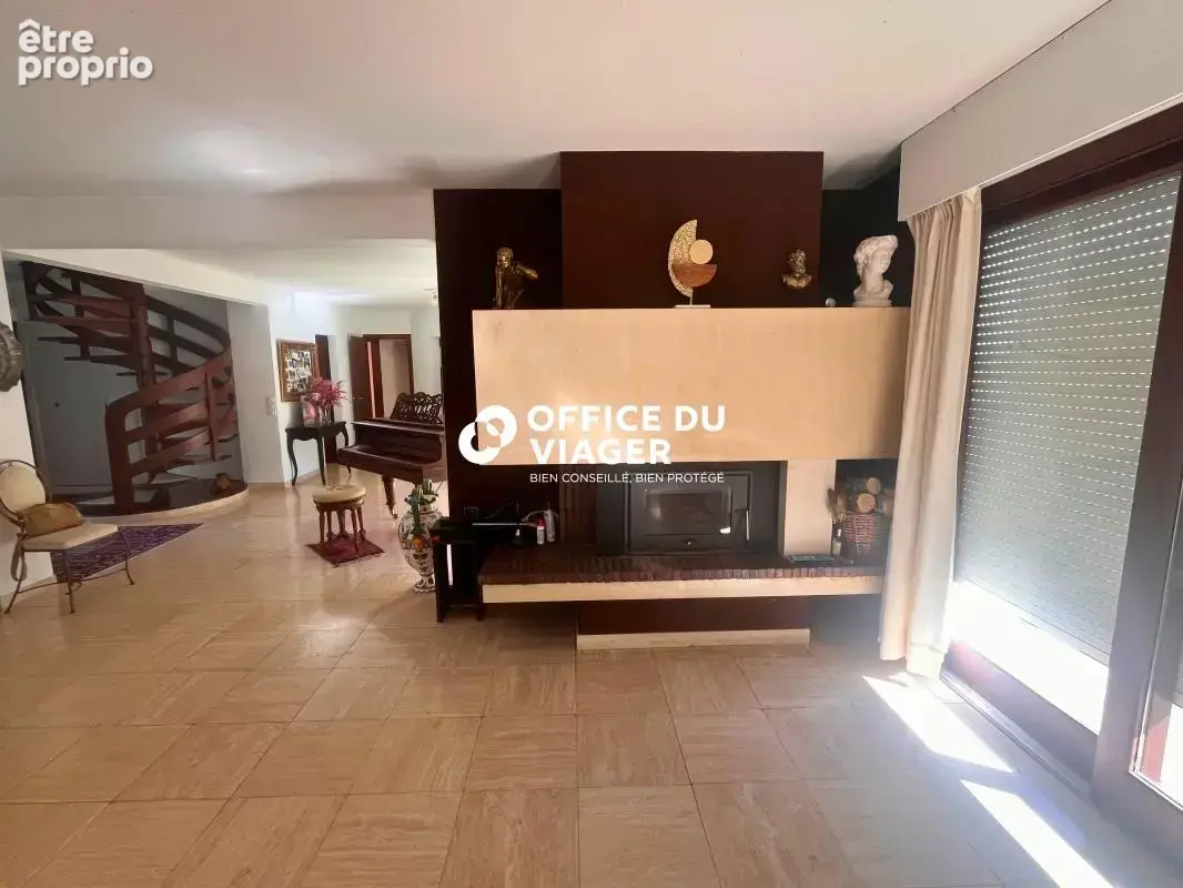 Maison - 6 pièces - 260 m² - photo 5
