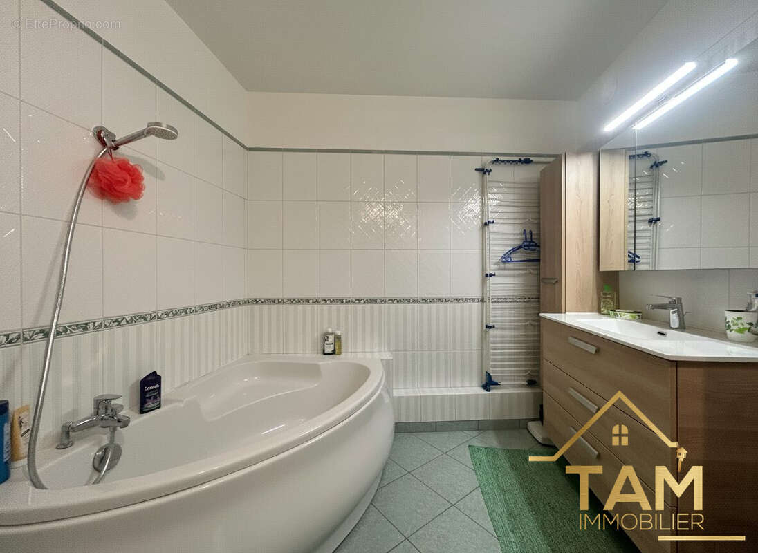 Appartement à LES CLAYES-SOUS-BOIS