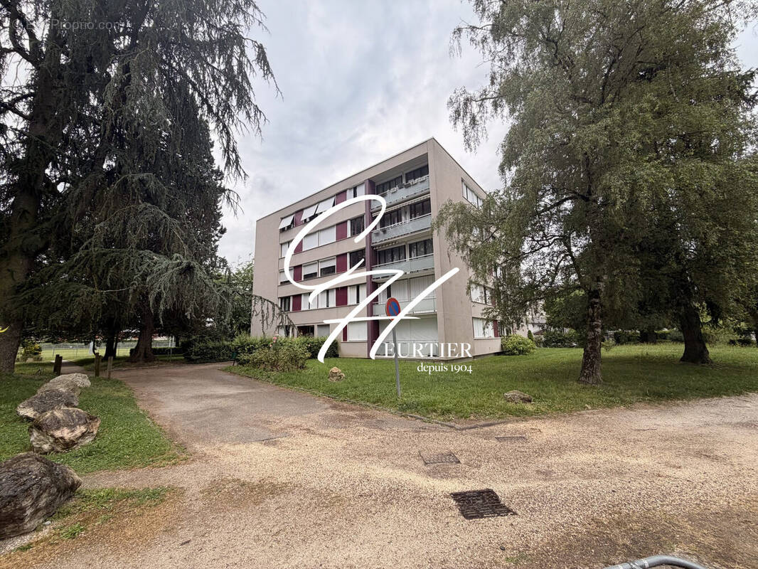 Appartement à SAINT-MARTIN-D'HERES