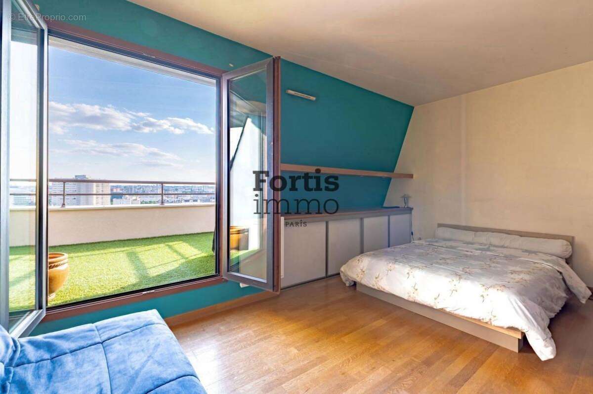 Appartement à CHARENTON-LE-PONT