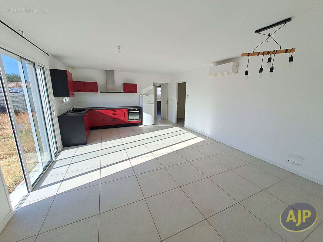 CHALLANS - Maison 2 chambres - photo 2