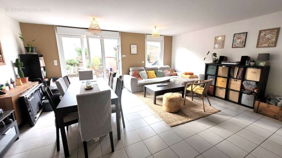 IFS PLAINE : maison de 2015 proche des transports en commun, 3 chambres, avec jardin - photo 2