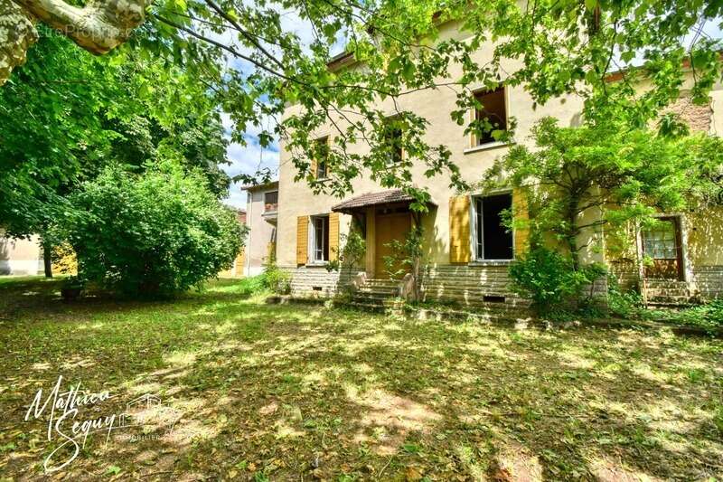 Appartement à GREZIEU-LA-VARENNE