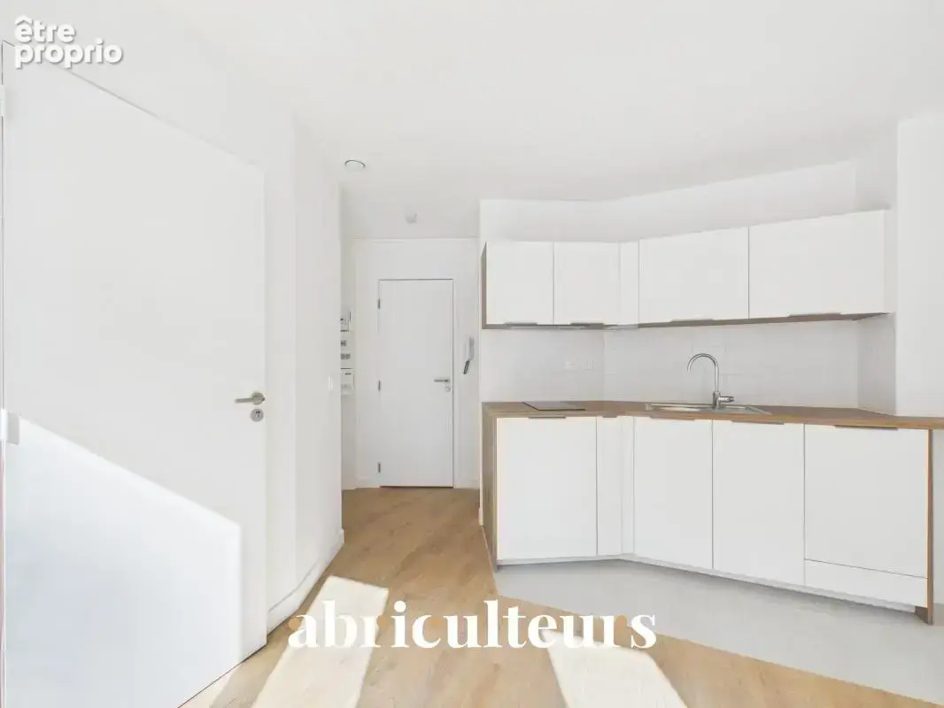 Charmant Appartement T2 rénové avec prestations de qualité dans le 18ème arrondissement - photo 6