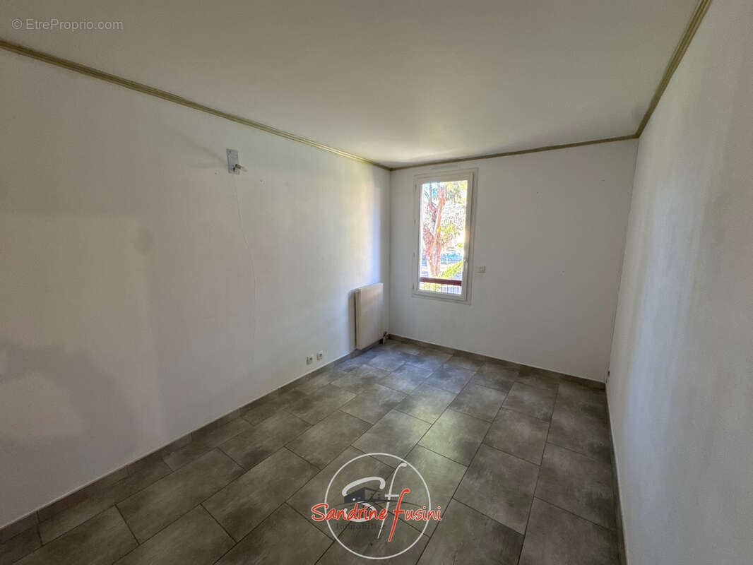 Appartement à CARROS