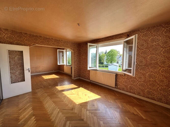 Maison à SAINT-PRIEST-DES-CHAMPS
