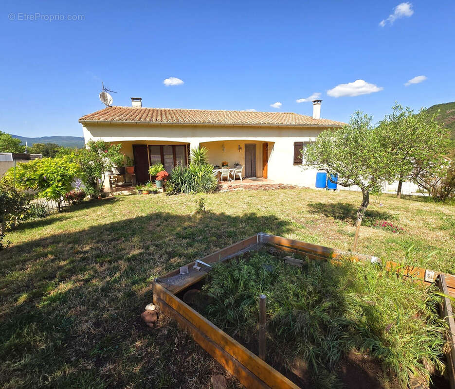 A vendre villa 4 chambres terrain 1500 m2 - photo 2