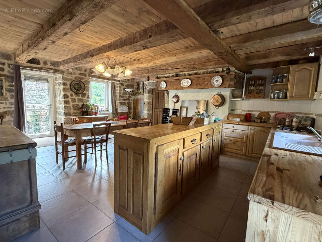 Maison à LANUEJOLS