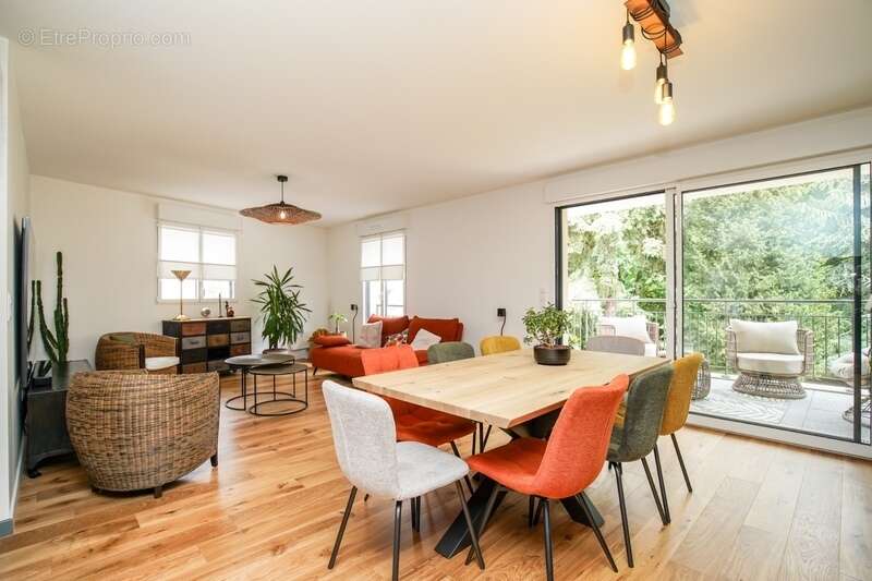 Tours - quartier coty - t4 traversant de 106m2 - vue parc - 2 parkings - photo 2