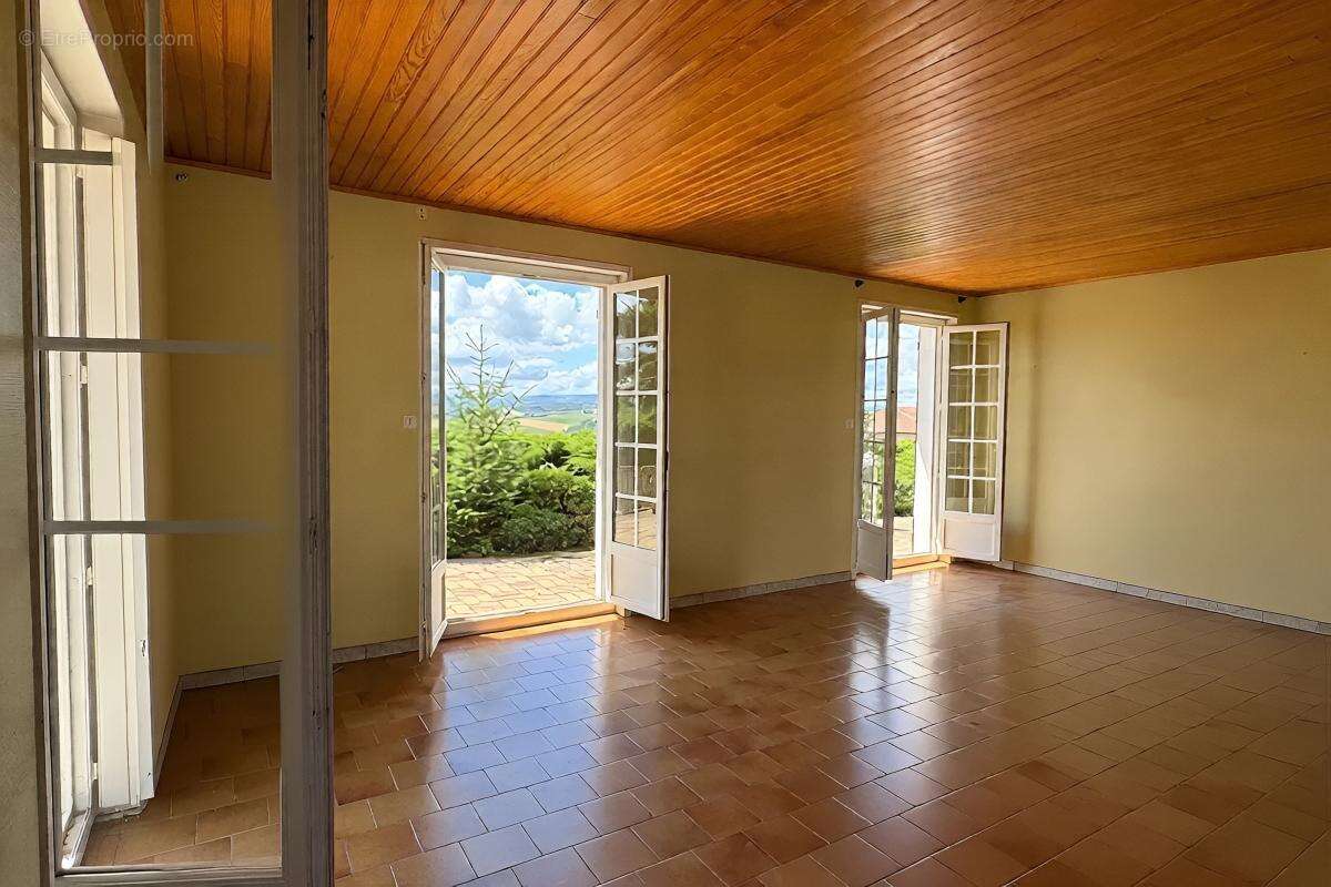 Maison 104 m² à Vendranges  - photo 7