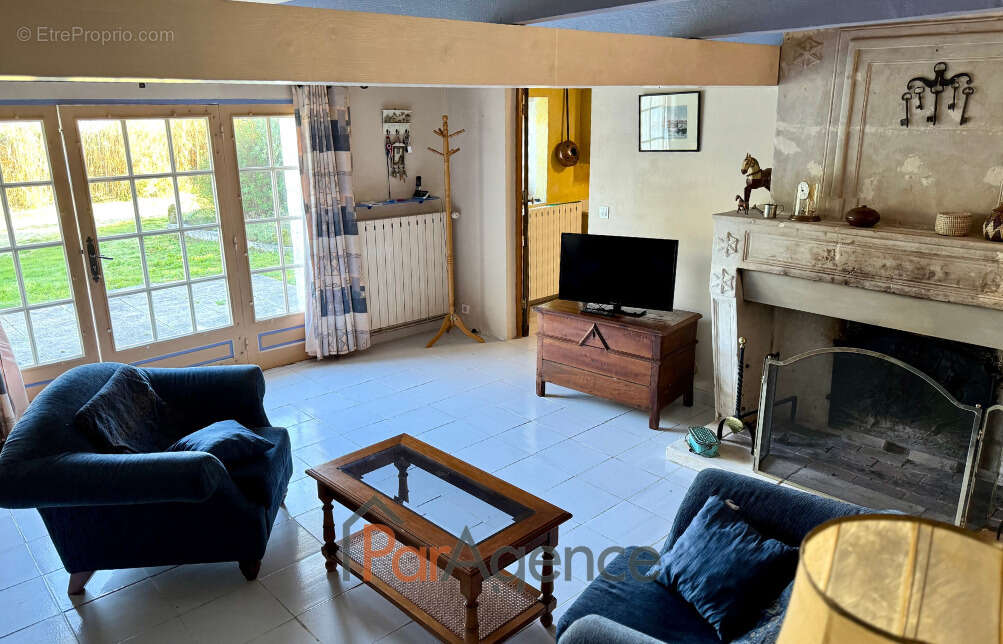 Maison à CHAILLEVETTE