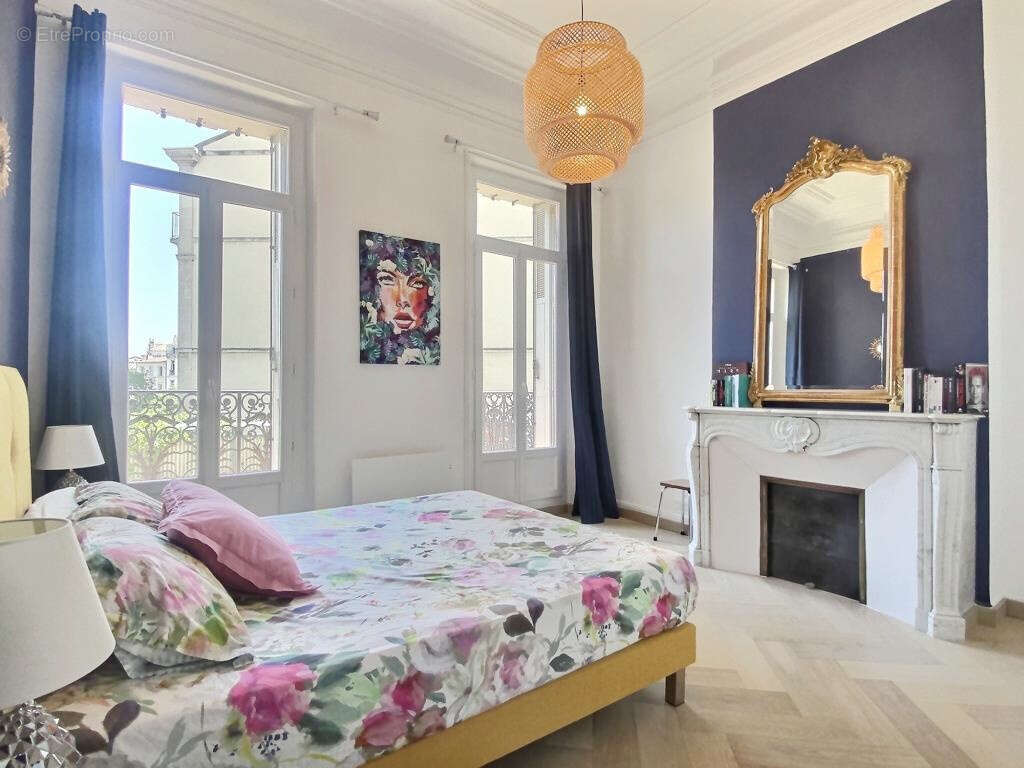 Appartement à MARSEILLE-1E