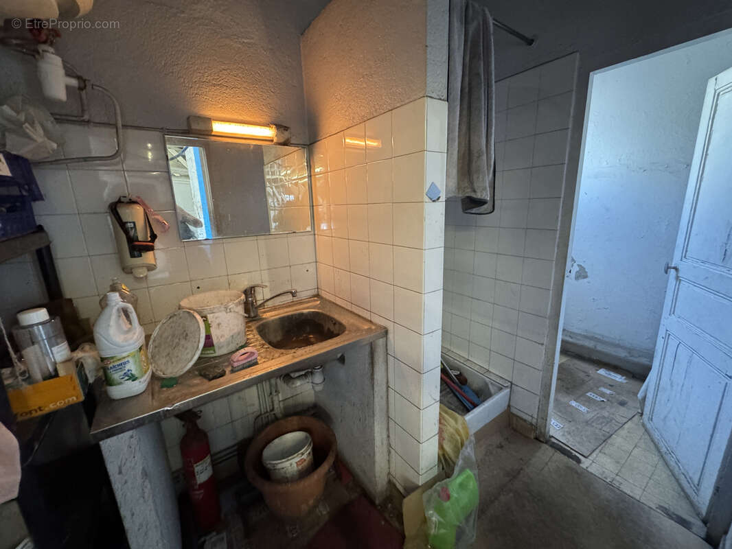 Commerce à MARSEILLE-9E