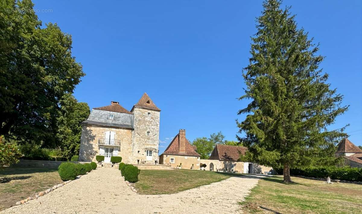Maison forte aux allures de petit chateau - photo 4