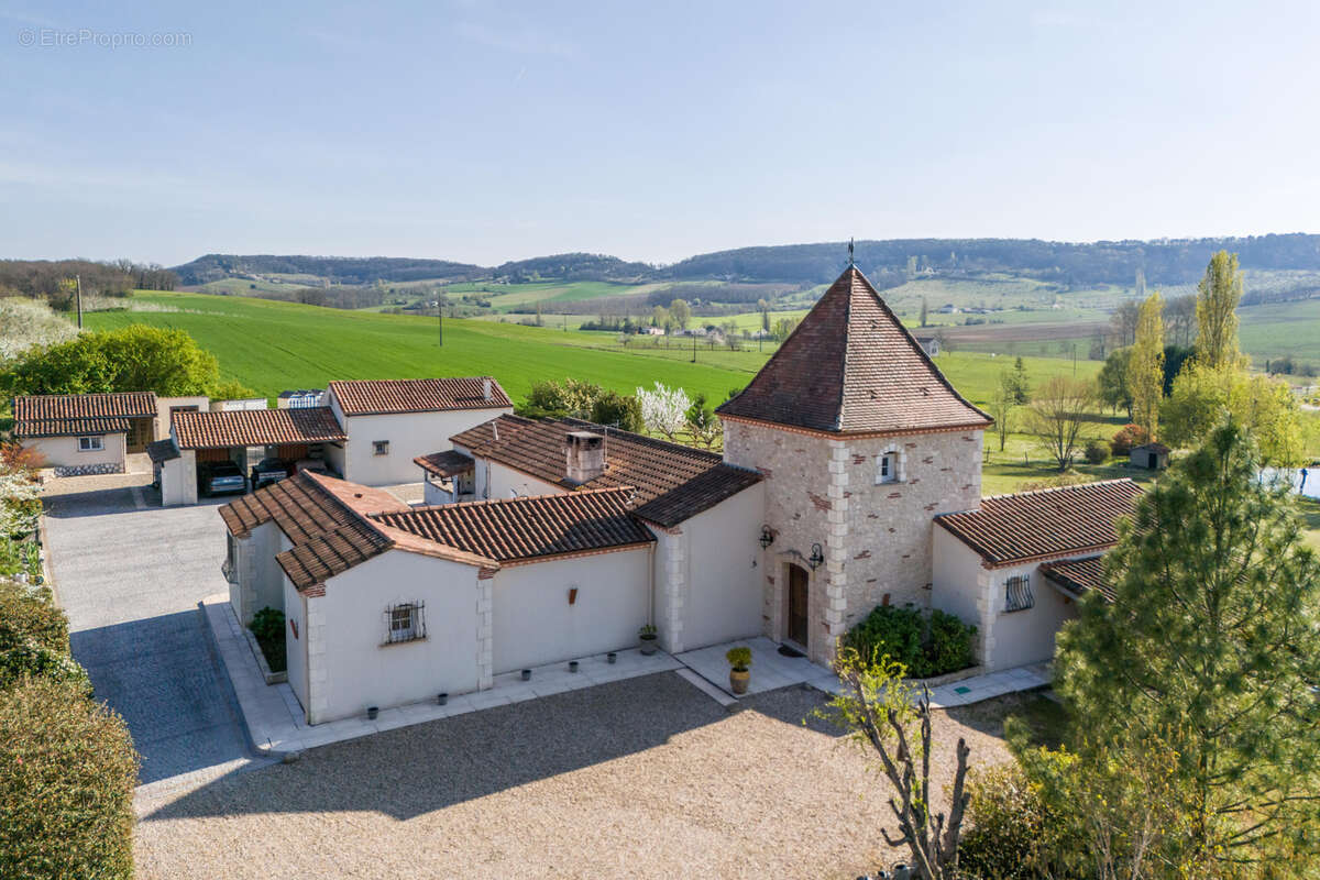 Propriété de campagne avec piscine, annexe, terrain, garage et lac - photo 15