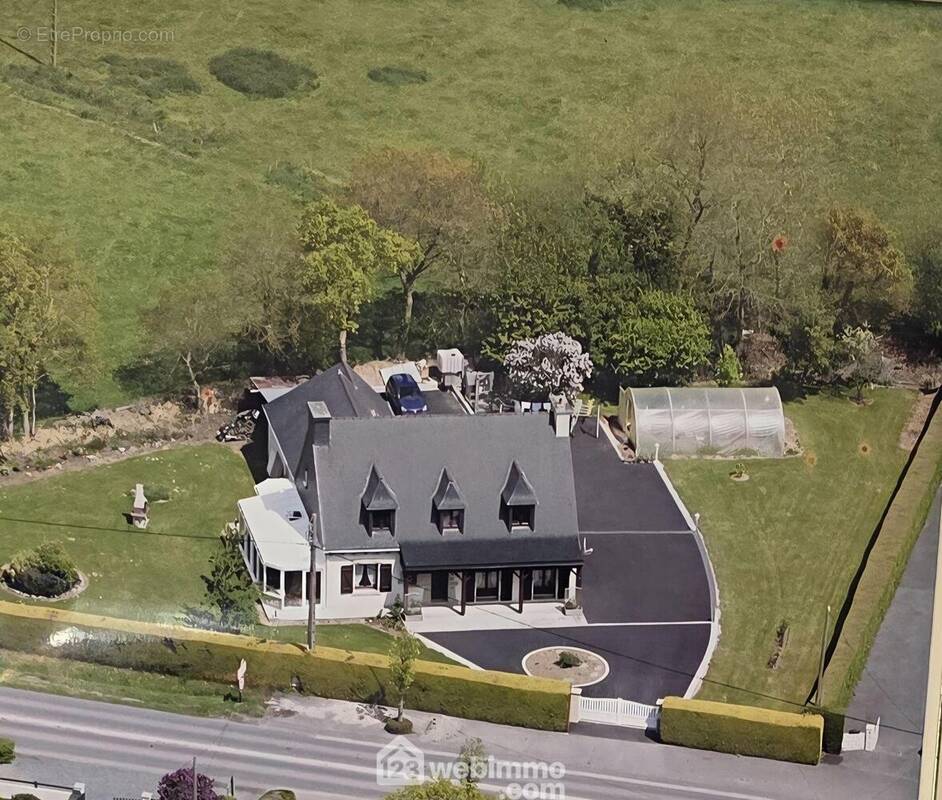 Maison à SAINT-CLET