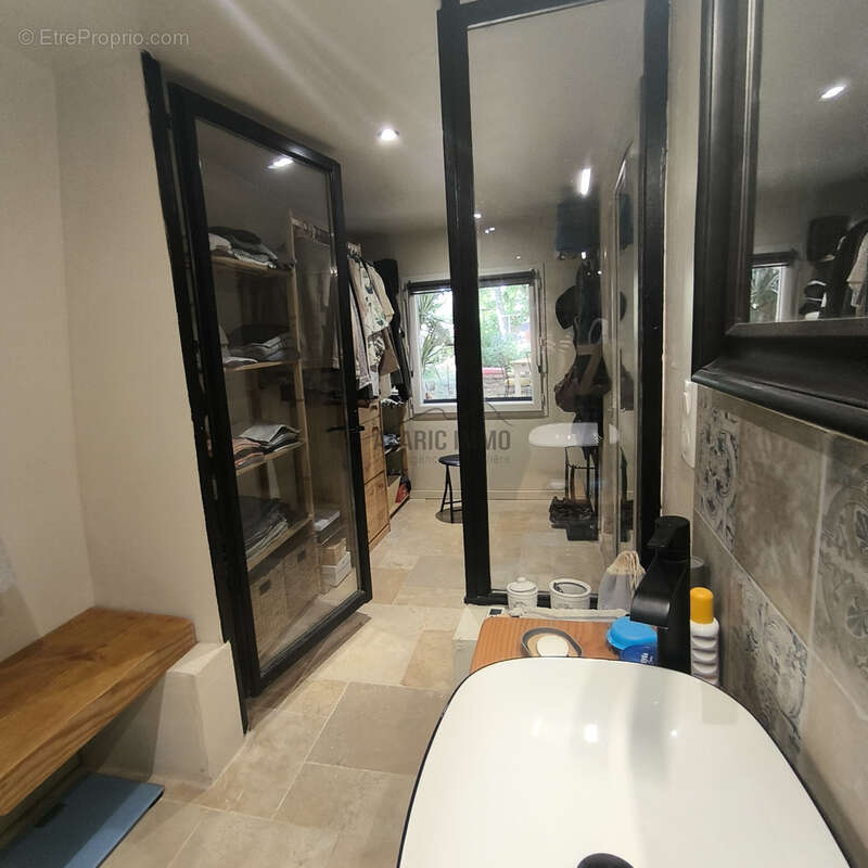 Maison  de charme en pierre avec jardin clos et parking privé - photo 11