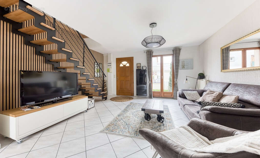 Maison à OZOIR-LA-FERRIERE