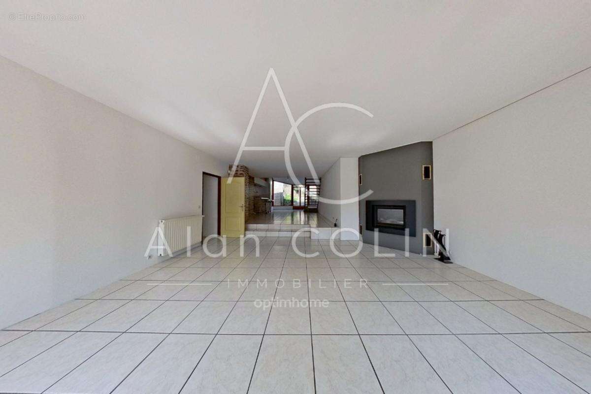 Maison en pierre de caractère – 170 m² habitables – beaux volumes – proche frontière luxembourgeoise - photo 4
