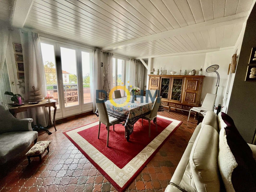 Appartement à SAINT-BONNET-LE-CHATEAU