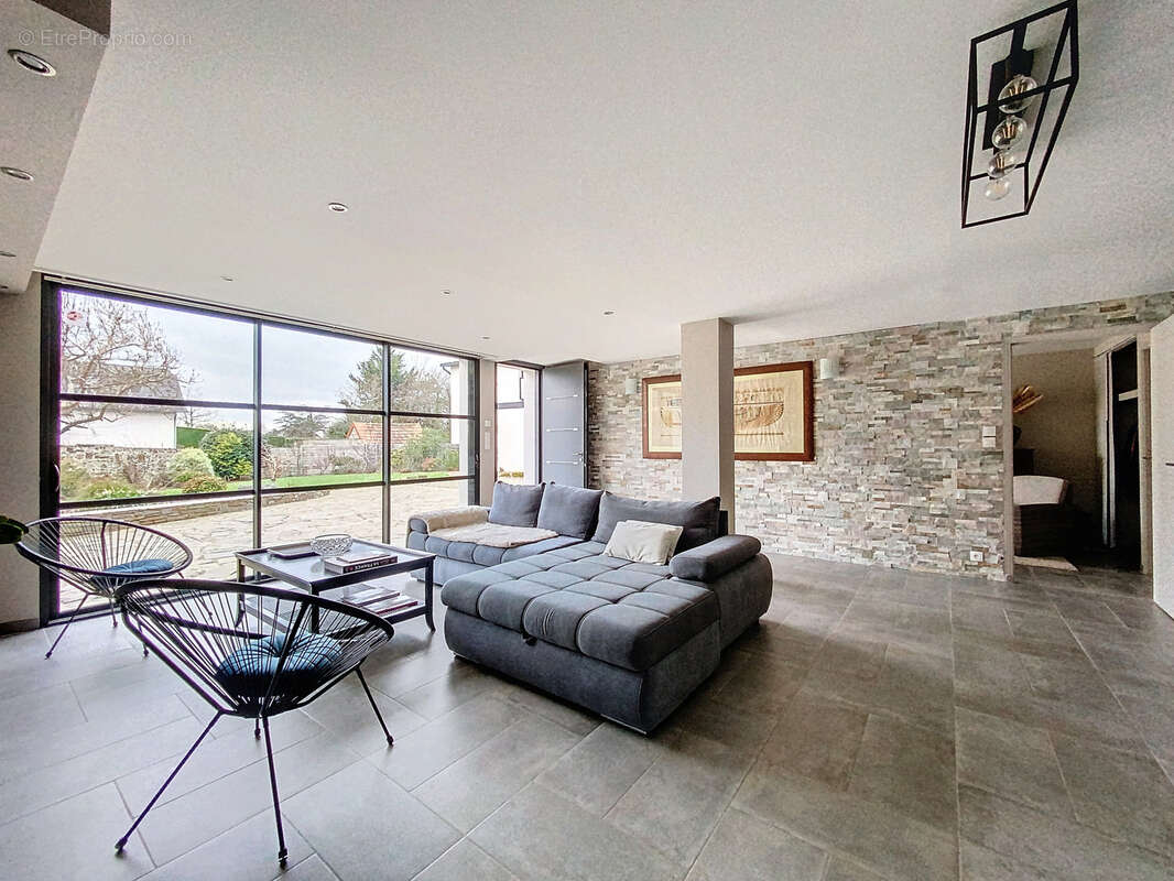 Maison à DONVILLE-LES-BAINS