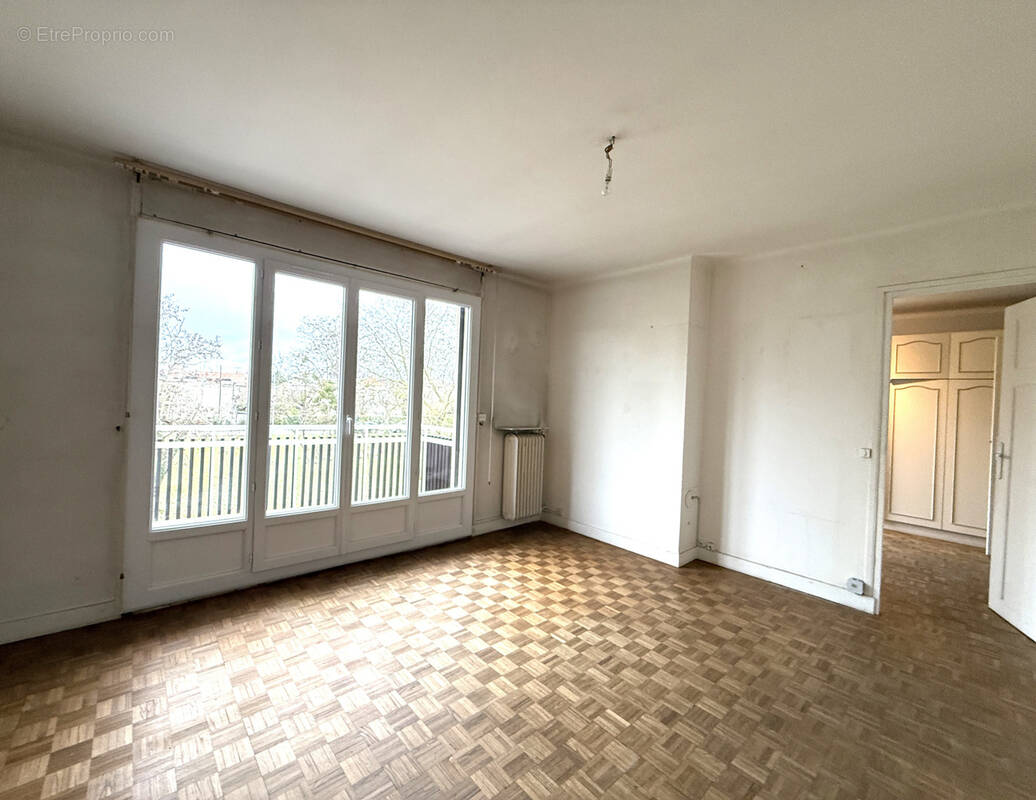 Appartement à DAMMARIE-LES-LYS