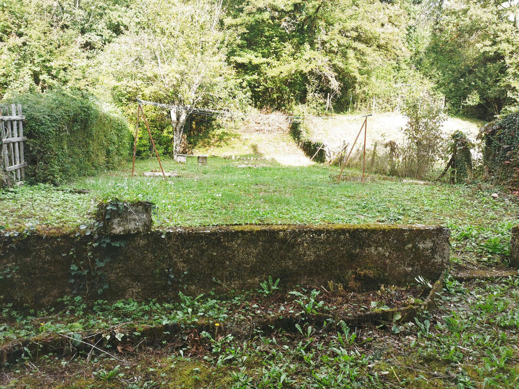 Maison à MONTAGNIEU